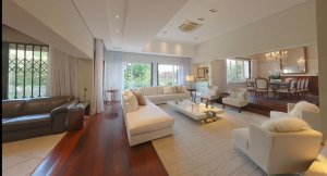 Casa com 554m², 3 dormitórios no bairro Vila Assunção em Porto Alegre para Alugar