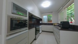 Casa com 554m², 3 dormitórios no bairro Vila Assunção em Porto Alegre para Alugar