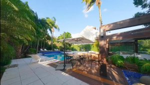 Casa com 554m², 3 dormitórios no bairro Vila Assunção em Porto Alegre para Alugar