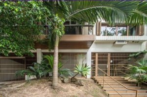 Apartamento com 280m², 5 dormitórios no bairro Petrópolis em Porto Alegre para Alugar