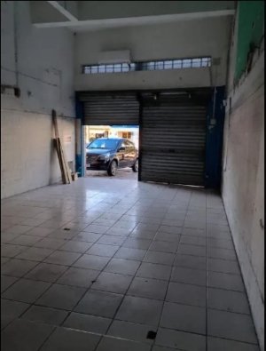 Loja com 200m² no bairro Cavalhada em Porto Alegre para Alugar