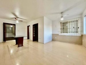 Casa com 250m², 3 dormitórios no bairro Espirito Santo em Porto Alegre para Alugar