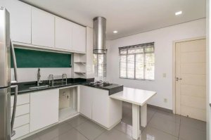 Casa com 218m², 2 dormitórios no bairro Rio Branco em Porto Alegre para Alugar