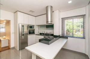 Casa com 218m², 2 dormitórios no bairro Rio Branco em Porto Alegre para Alugar