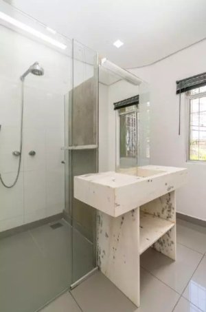 Casa com 218m², 2 dormitórios no bairro Rio Branco em Porto Alegre para Alugar