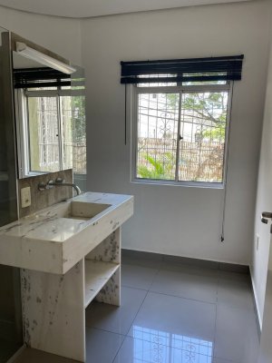 Casa com 218m², 2 dormitórios no bairro Rio Branco em Porto Alegre para Alugar
