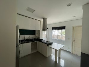 Casa com 218m², 2 dormitórios no bairro Rio Branco em Porto Alegre para Alugar