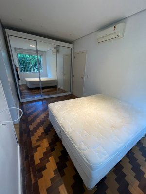 Casa com 218m², 2 dormitórios no bairro Rio Branco em Porto Alegre para Alugar