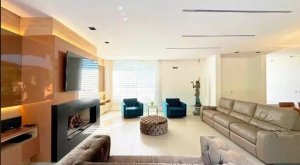 Casa com 340m², 4 dormitórios no bairro Vila Nova em Porto Alegre para Alugar