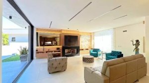 Casa com 340m², 4 dormitórios no bairro Vila Nova em Porto Alegre para Alugar