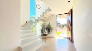 Casa com 340m², 4 dormitórios no bairro Vila Nova em Porto Alegre para Alugar