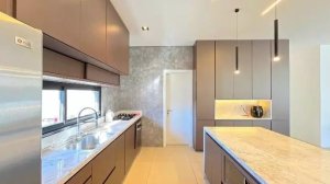 Casa com 340m², 4 dormitórios no bairro Vila Nova em Porto Alegre para Alugar