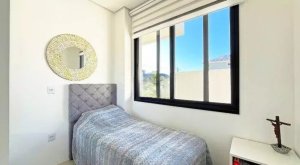 Casa com 340m², 4 dormitórios no bairro Vila Nova em Porto Alegre para Alugar