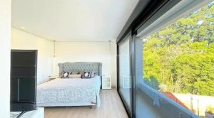 Casa com 340m², 4 dormitórios no bairro Vila Nova em Porto Alegre para Alugar