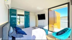 Casa com 340m², 4 dormitórios no bairro Vila Nova em Porto Alegre para Alugar