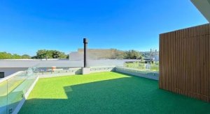 Casa com 340m², 4 dormitórios no bairro Vila Nova em Porto Alegre para Alugar