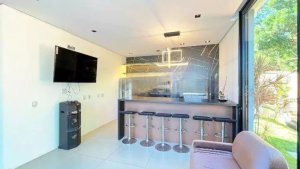 Casa com 340m², 4 dormitórios no bairro Vila Nova em Porto Alegre para Alugar