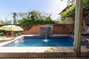 Casa com 350m², 4 dormitórios no bairro Jardim Itu em Porto Alegre para Alugar