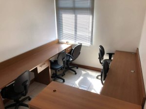 Salas/Conjuntos com 30m² no bairro Menino Deus em Porto Alegre para Alugar