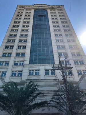 Salas/Conjuntos com 30m² no bairro Menino Deus em Porto Alegre para Alugar