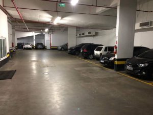 Salas/Conjuntos com 30m² no bairro Menino Deus em Porto Alegre para Alugar