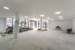 Loja com 384m² no bairro São Geraldo em Porto Alegre para Alugar