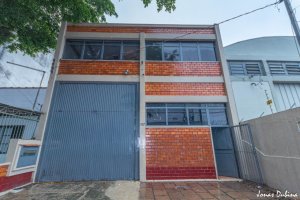 Depósito/Pavilhão com 300m² no bairro Navegantes em Porto Alegre para Alugar