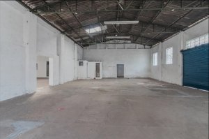 Depósito/Pavilhão com 638m² no bairro São Geraldo em Porto Alegre para Comprar