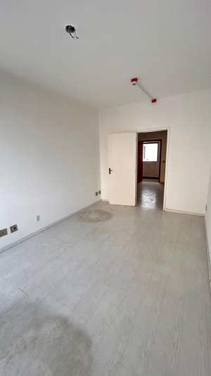 Salas/Conjuntos com 29m² no bairro Floresta em Porto Alegre para Alugar