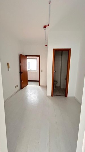 Salas/Conjuntos com 29m² no bairro Floresta em Porto Alegre para Alugar