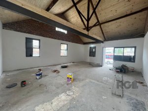 Casa Comercial com 100m² no bairro Passo da Areia em Porto Alegre para Comprar