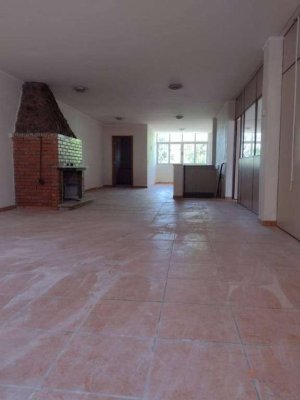 Depósito/Pavilhão com 600m² no bairro Santa Maria Goretti em Porto Alegre para Alugar