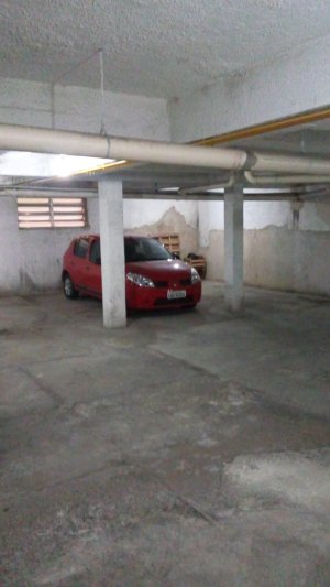 Apartamento com 93m², 3 dormitórios no bairro Petrópolis em Porto Alegre para Alugar