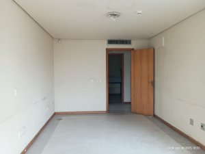 Prédio Comercial com 984m² no bairro Jardim Botânico em Porto Alegre para Alugar