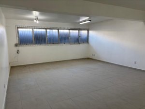 Salas/Conjuntos com 40m² no bairro Petrópolis em Porto Alegre para Alugar