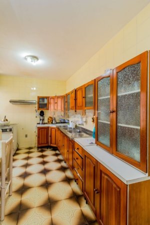 Casa com 224m², 3 dormitórios no bairro Santana em Porto Alegre para Alugar