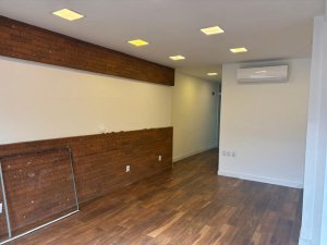 Loja com 371m² no bairro Azenha em Porto Alegre para Alugar