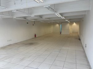 Loja com 371m² no bairro Azenha em Porto Alegre para Alugar