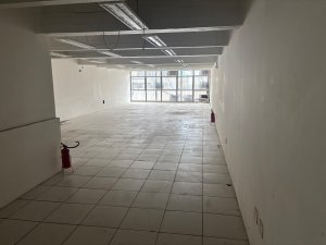 Loja com 371m² no bairro Azenha em Porto Alegre para Alugar