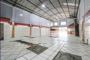 Depósito/Pavilhão com 332m² no bairro Azenha em Porto Alegre para Alugar
