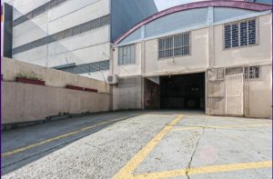 Depósito/Pavilhão com 332m² no bairro Azenha em Porto Alegre para Alugar