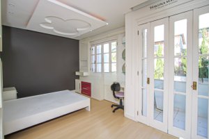 Casa com 400m², 3 dormitórios no bairro Alto Petrópolis em Porto Alegre para Alugar