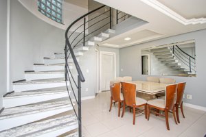 Casa com 400m², 3 dormitórios no bairro Alto Petrópolis em Porto Alegre para Alugar