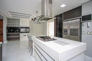 Casa com 400m², 3 dormitórios no bairro Alto Petrópolis em Porto Alegre para Alugar