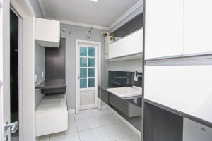 Casa com 400m², 3 dormitórios no bairro Alto Petrópolis em Porto Alegre para Alugar