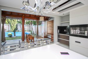 Casa com 400m², 3 dormitórios no bairro Alto Petrópolis em Porto Alegre para Alugar