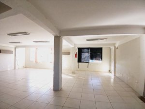 Galpão com 460m² no bairro Humaitá em Porto Alegre para Alugar