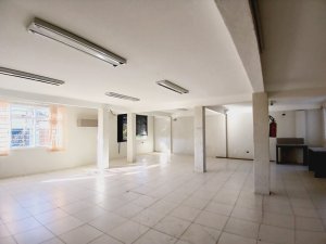 Depósito/Pavilhão com 460m² no bairro Humaitá em Porto Alegre para Alugar