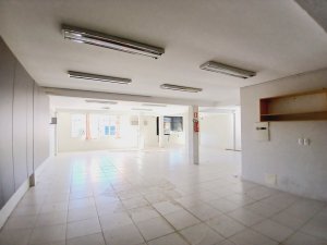 Galpão com 460m² no bairro Humaitá em Porto Alegre para Alugar