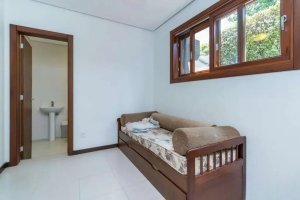 Casa com 493m², 4 dormitórios no bairro Partenon em Porto Alegre para Alugar